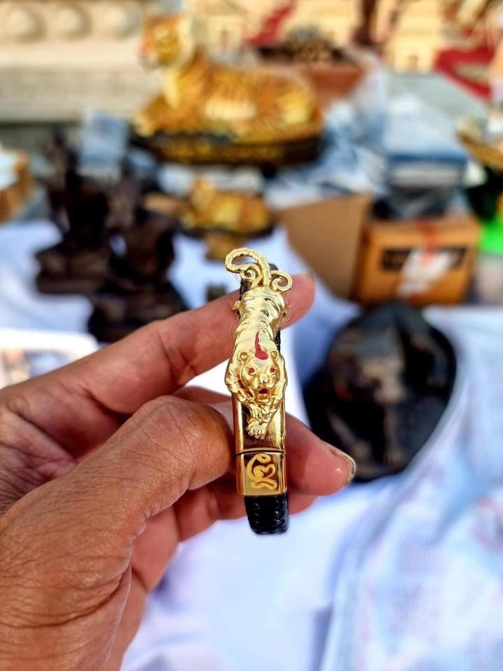 Vòng tay Hoàng Hổ khắc yant mực vàng